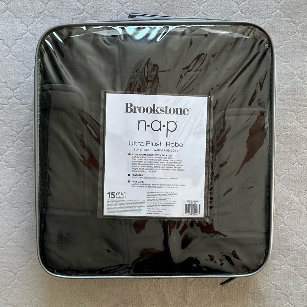Brookstone NAP Ultra Plush Robe | Luxe Cozy Lounge Robe | Unisex S/M | Black - Picture 3 of 5